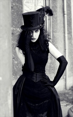 victorian-goth:  Victorian goth http://victorian-goth.tumblr.com/