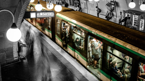 kevinrauzyphotographie:  .metro.                                              click on the picture to see more 