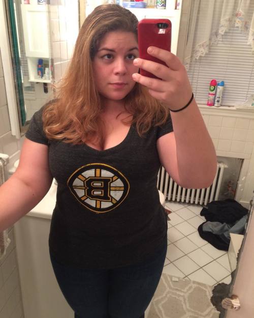 josephinef:  heading to my first Bruins game 😬 #Bruins #firsttime #game #happiness #hockey #bs #smile #mirrorpic #selfie #bathroompic #whatever 