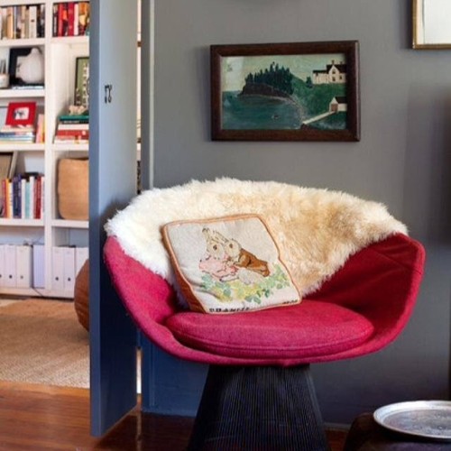 I’m on an accent chair rampage. Love this one. Photo by Terri Lyn Fisher. #vintage #vintagehom