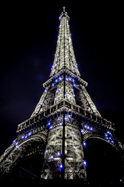 Parisbeautiful:  Silver Tower By Trafalgar Lio On Flickr. 