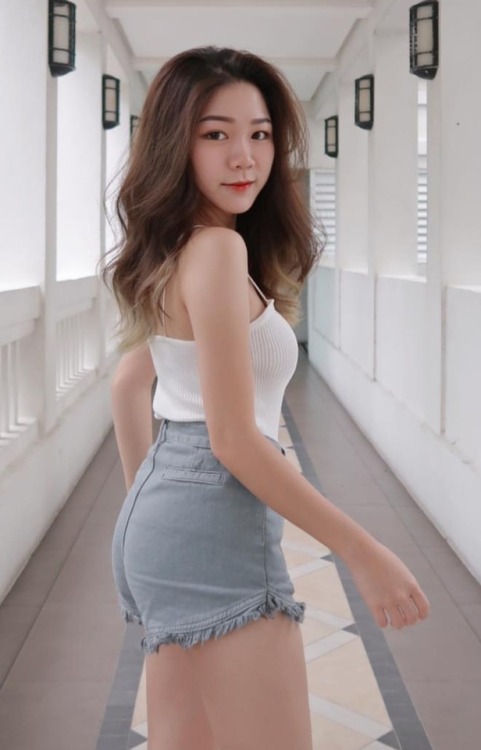 sgphotosharing: irubishootip0st:Who is she? So cute!  120++  Local Social Escort Ladies Islandw