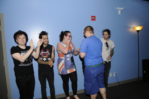 rhymenocerous:  uriesays:  ARE WE NOT GOING TO TALK ABOUT PATRICKS REACTION???  he’s like a sim 