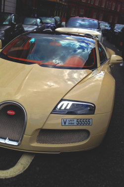 londonautomotive:   Bugatti Veyron 