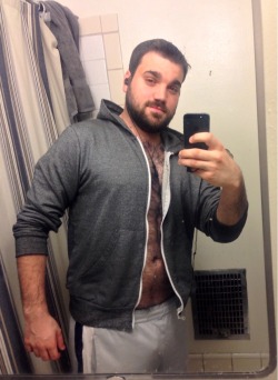 thatrealtorcub:   Insert post gym seductive