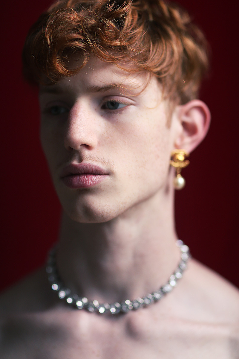 ohthentic:  sbfantasy:   boy with the chanel earring    Oh 