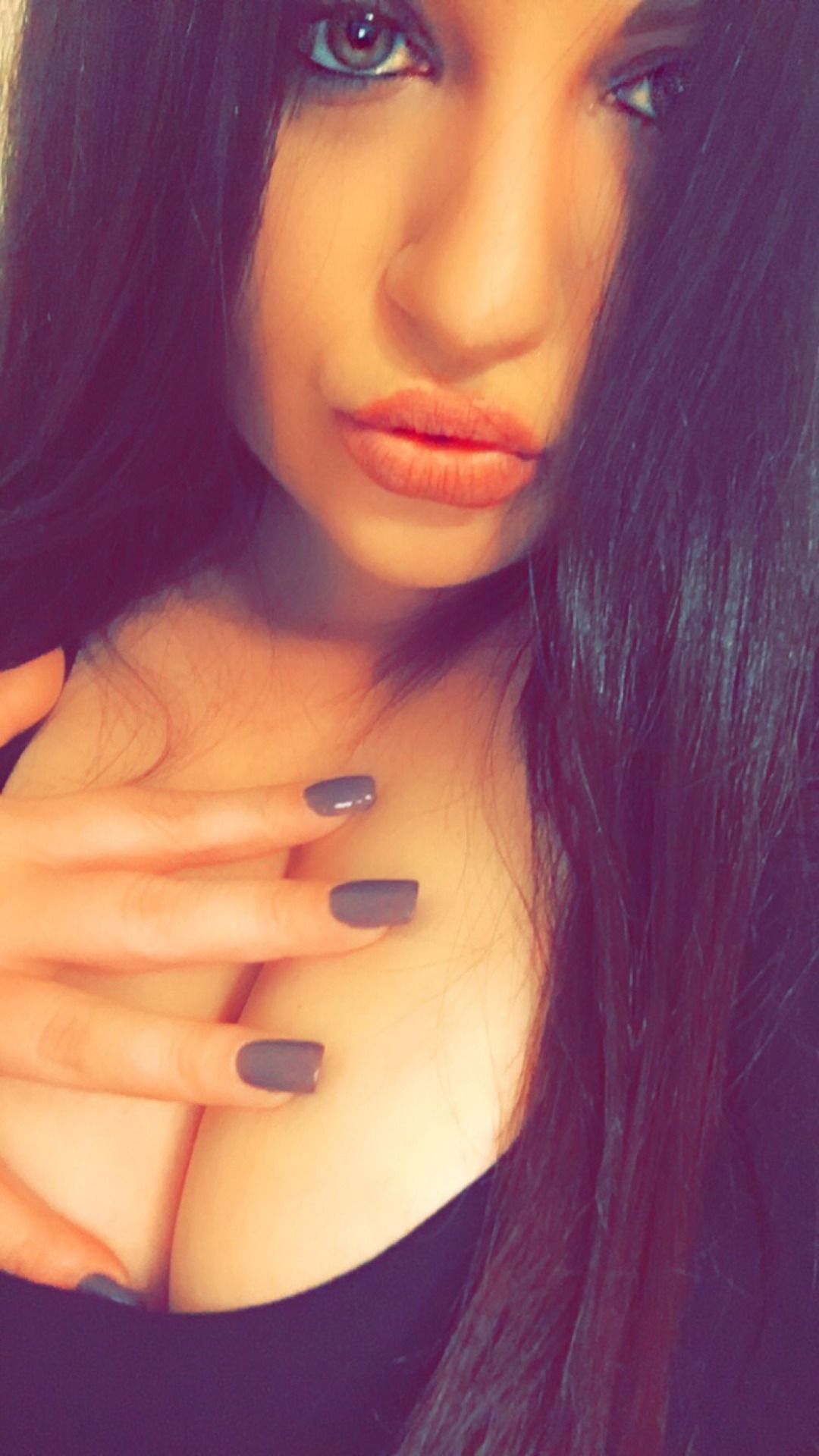 mylittlefilmfestival:  My boobs never fit in any shirt 😂🙈 