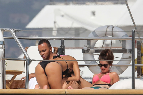 free-celebrity-porn:  Ridiculous Nicole Scherzinger Bikini Candids