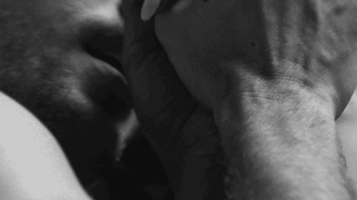Spiegami, amore. Come si fa  ad amare la carne  senza baciarne lâ€™anima -Alda