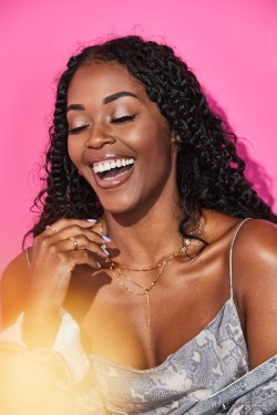 amuzed1: Nafessa Williams being gorgeous beyond belief at Comic Con 2019. [x]