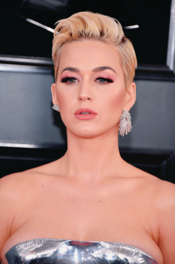 katyfenty:Katy Perry looking gorgeous at 61st Grammy Awards 