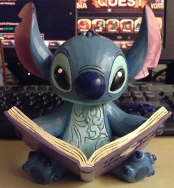 orannisthesquirrelking:  So I got the super cute Disney Traditions ‘Storybook Stitch’ figurine today. I really like the stylized look of it, and I think it’s really impressive that they even did the inside of the book. I typically stay away from