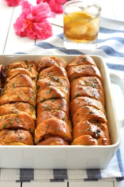 nom-food:Pull apart garlic pizza bread