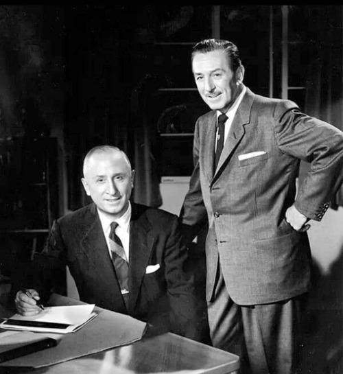 The founders. #disneybrotherscartoonstudio #walt #roy #disney #waltdisney #disneybrothers #waltdisne