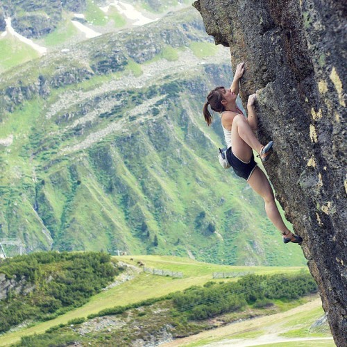 estrangedadventurer: Madeleine Eppensteiner (@mena.eppensteiner) high above the ground at Silvretta,