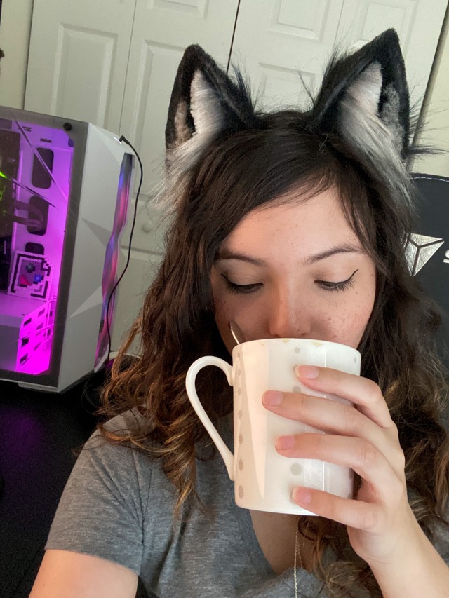 amaranthine-kitten:Anyone else drink coffee with the spoon still in the cup so that every time you take a sip the spoon fucking falls into your face? Asking for a friend 