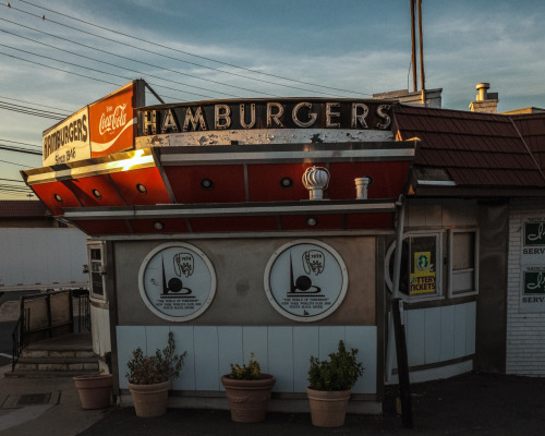grimphantom2:  atomictiki:  grimphantom2:  americanroads:  2015, Best of Diners from American RoadsInstagram | Zine  Love to visit one of them, not just for the food but the place they have it just brings memories when i saw them as a kid =)  Aww man,