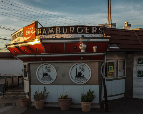 grimphantom2:  atomictiki:  grimphantom2:  americanroads:  2015, Best of Diners from American RoadsInstagram | Zine  Love to visit one of them, not just for the food but the place they have it just brings memories when i saw them as a kid =)  Aww man,
