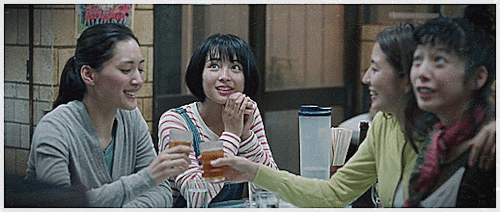 spiderliliez:Haruka Ayase 綾瀬はるか (as Kouda Sachi)Masami Nagasawa 長澤まさみ (as Kouda Yoshino)Kaho 夏帆 (as 