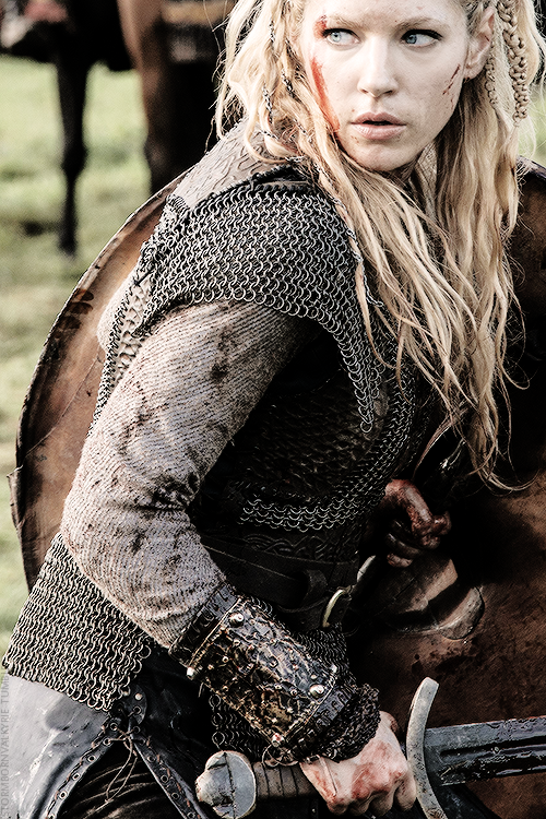 stormbornvalkyrie:  When Saxo describes Lagertha as “flying round” (circumvolare)