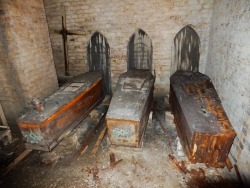 gravesthataregoofy:  Victorian Coffins, West Norwood Cemetery Catacombs.