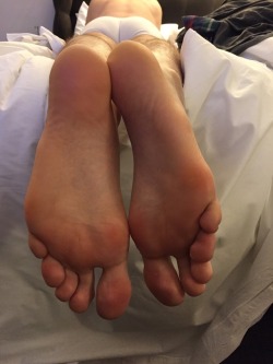 fuckyeahmalefeet:≡