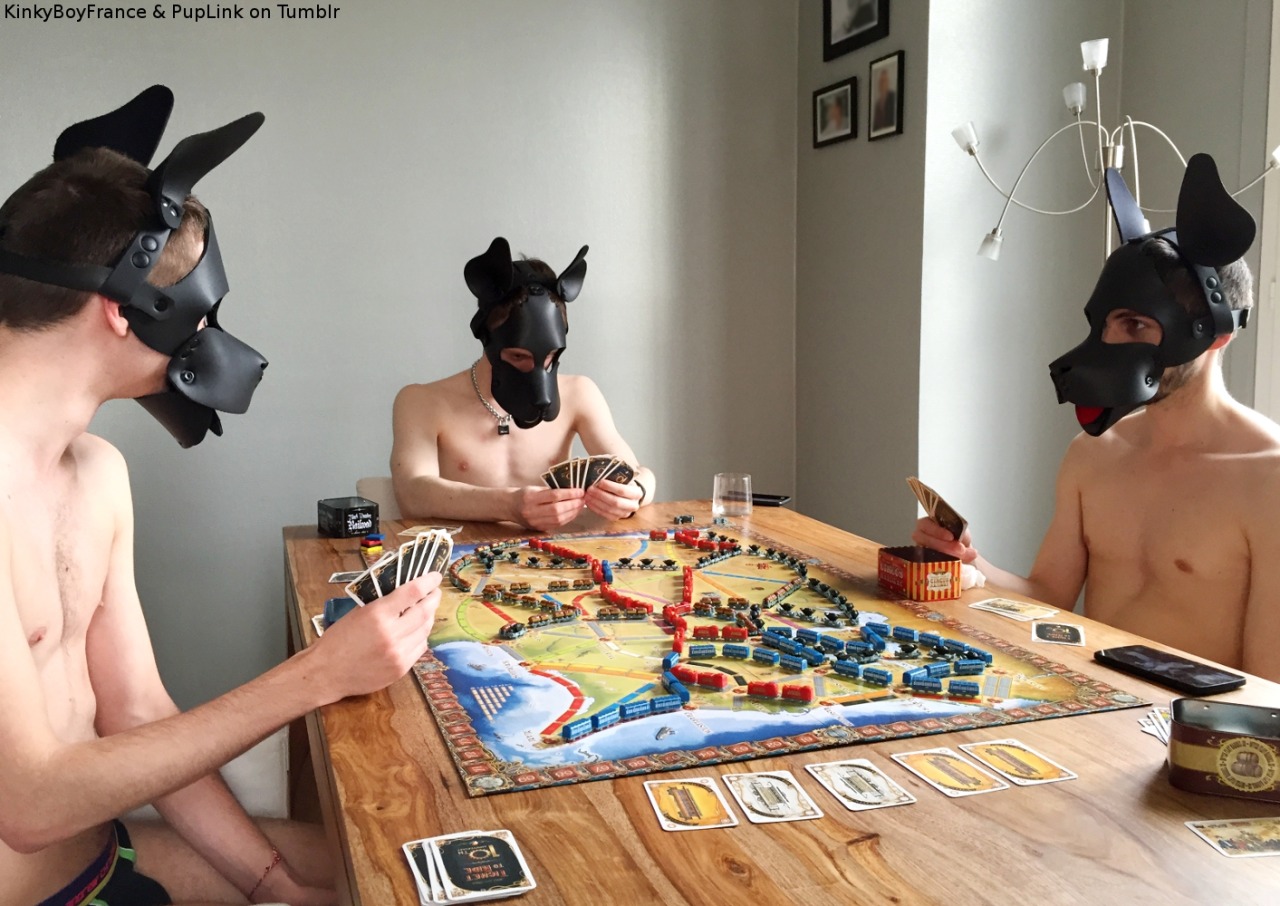 puplink: kinkyboyfrance:  Because we are smart enough to play to a board game.  