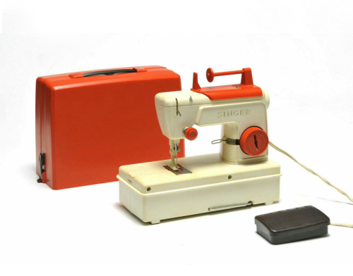 Sewing Machines for Little Girls: 1/ Ma Cosette, 1960-70. France. 2/3 Müller Regina, 1960-70. German