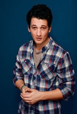 hombresdesnudo2:  Miles Teller & Skylar