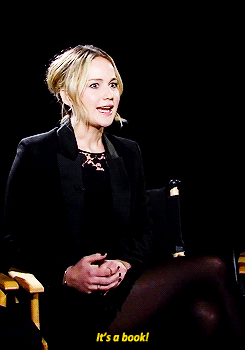  Jennifer Lawrence accidentally gives away Mockingjay spoilers. 