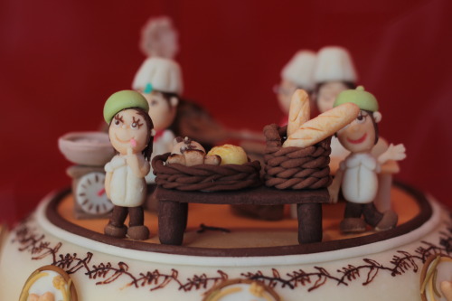 fuckyeahcutefood: Cute Japanese cake in Kanazawa. Photo by Japanresor (CC BY-SA).