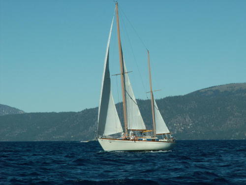 boatporn:  sailstead:  Cheoy Lee Offshore 41 Ketch  Everything but the masthead rig, 8 out of 10. 