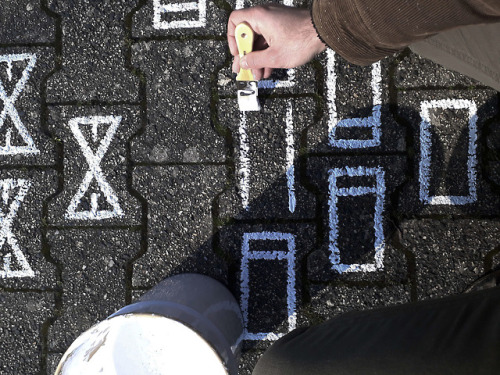 escapekit - Sidewalk carpets France-based artist Arthur-Louis...