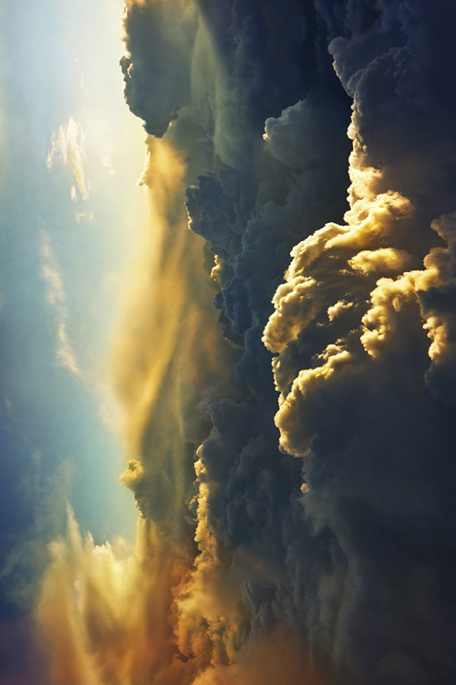 tearingdowndoors:  Sky only ……   By Katarina 2353  
