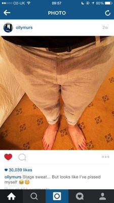 feettopslovers:  I have always thought Olly Murs has good feet and this is another picture proving me right! They look amazing and judging by how much sweat is on his trousers I bet his feet smell amazing!   Although imagining him being into piss and