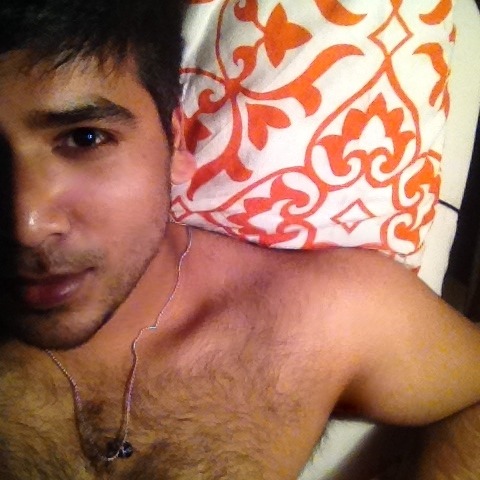 demvisualfeels:who wants to join me in bed?