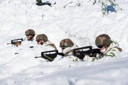 FAMAS in the snow