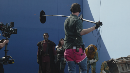 softieskywalker:shoutout to the boom guy wearing pink shorts in the set of the mandalorian in homage