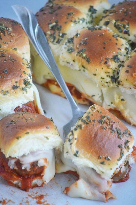 Wowwww so need to try these Garlic Bread Meatball Sliders