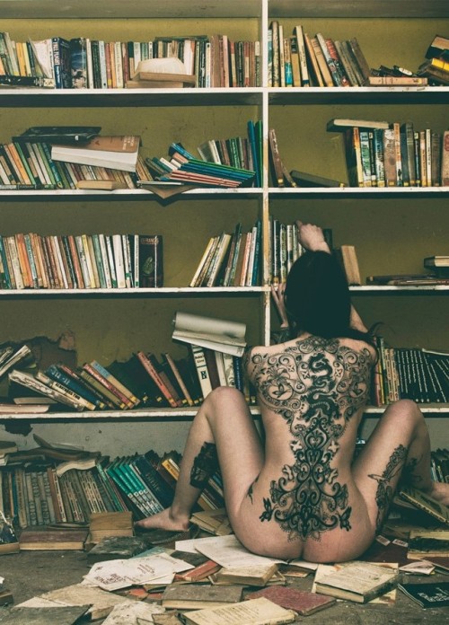 bibliophile-exhibitionism:~ Beautiful Bookworms ~