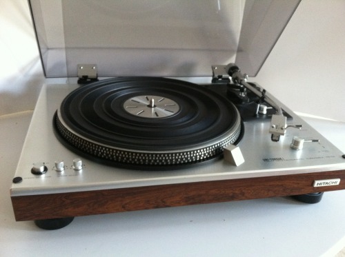 patleaver:  Just serviced this Hitachi PS-58 direct drive fully automatic turntable.  Quite impressed by the build quality.  It has all the makings of a nice Pioneer like the PL-530 or a Marantz 6300.  The knobs are metal and machined. The internal
