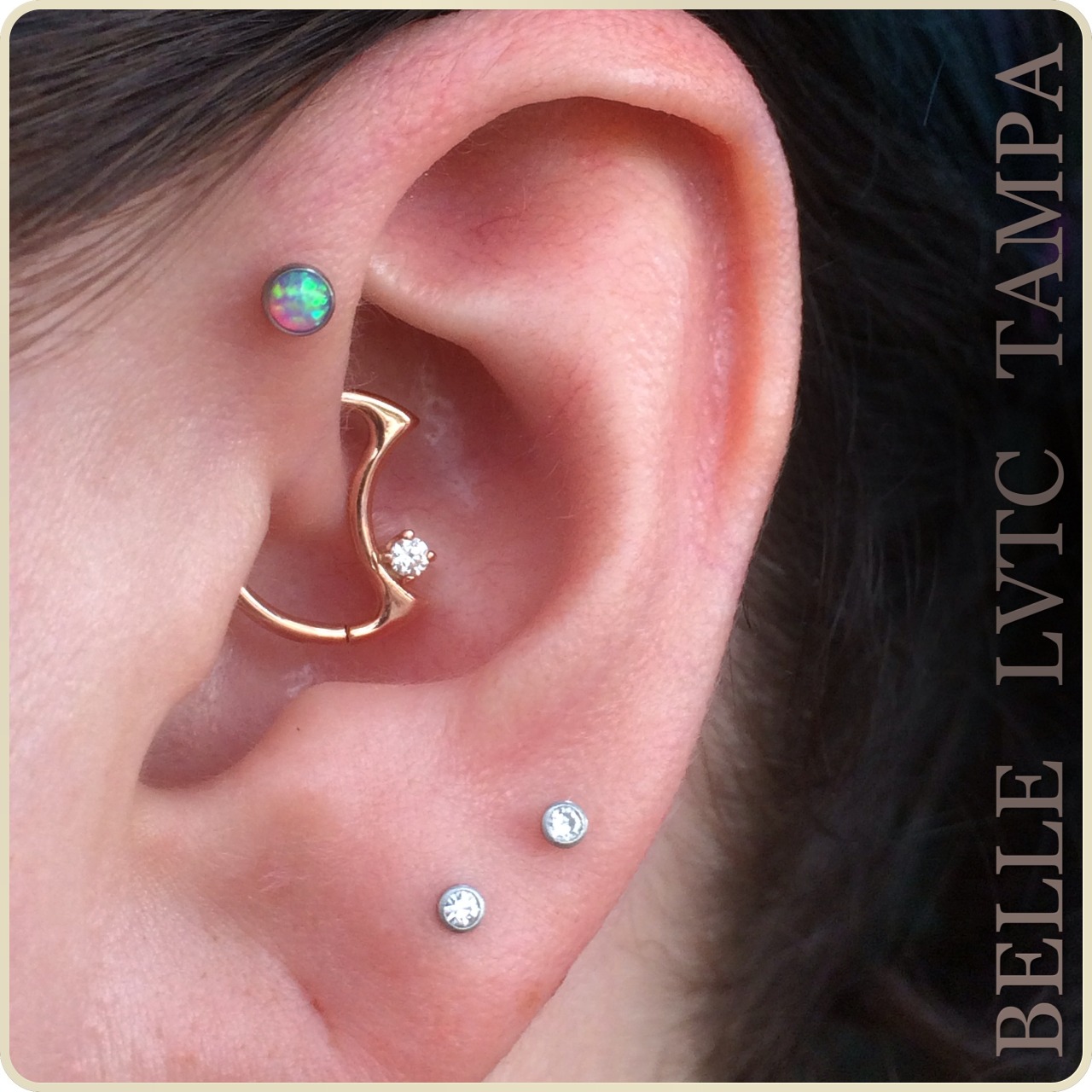 lasvegastattooco:  Dreamy daith moon by Body Gems in 14k yellow gold with a pretty