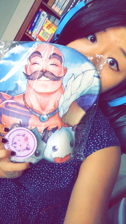 the-kawaii-league:  Hihi! Giveaway time ^.^ This one is pretty small, I’ll be giving away a Braum mousepad from raspeary’s storenvy! (It has squishy wrist padding) I may add something later depending on how popular this giveaway is. (like rp or whatever)
