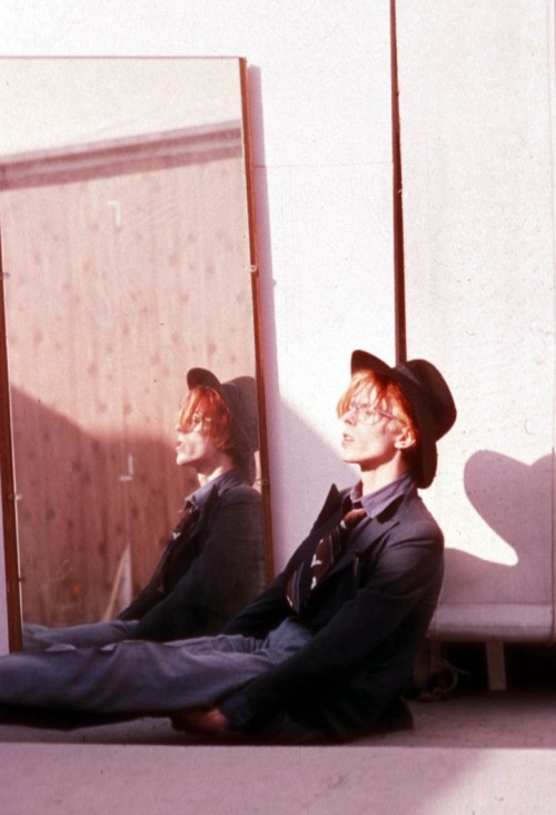 bowiegrinningsoul: David Bowie on the set, new Mexico, summer of 1975 [x] 
