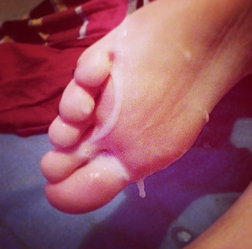 supersecrethornysexcouple: Foot jobs & cum