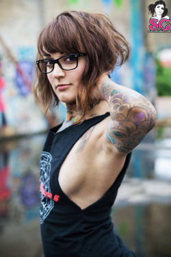  Lyxzen Suicide 