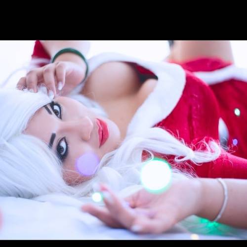 I’m dropping club perks tonight, including a couple of previously released Xmas photo sets! If