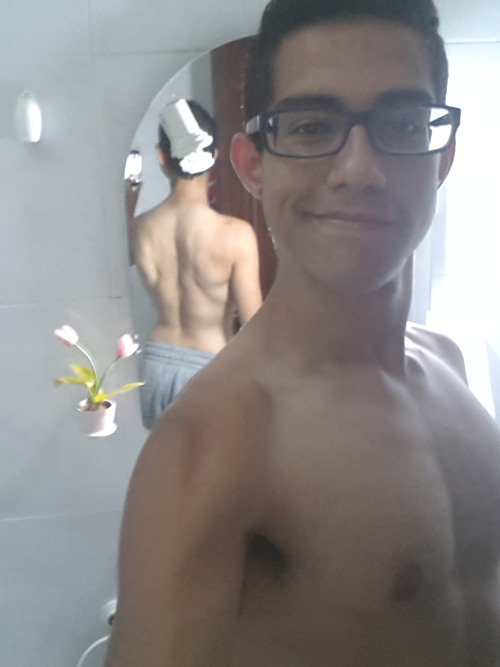 life is boring BUT BUTTS ARE GREAT 😊😏
