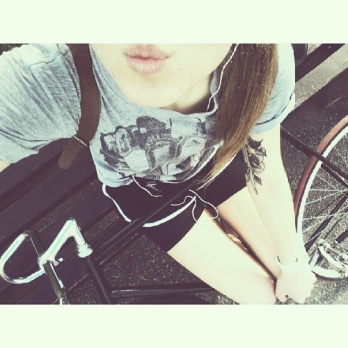 pasiart:  sweet good morning #fixie #fixedgear #fixiegirl #fixedgearbike#fixielove #fixiegirls