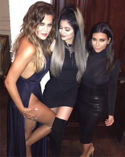 Kimkanye-News:  Kimkardashian: Sisters 